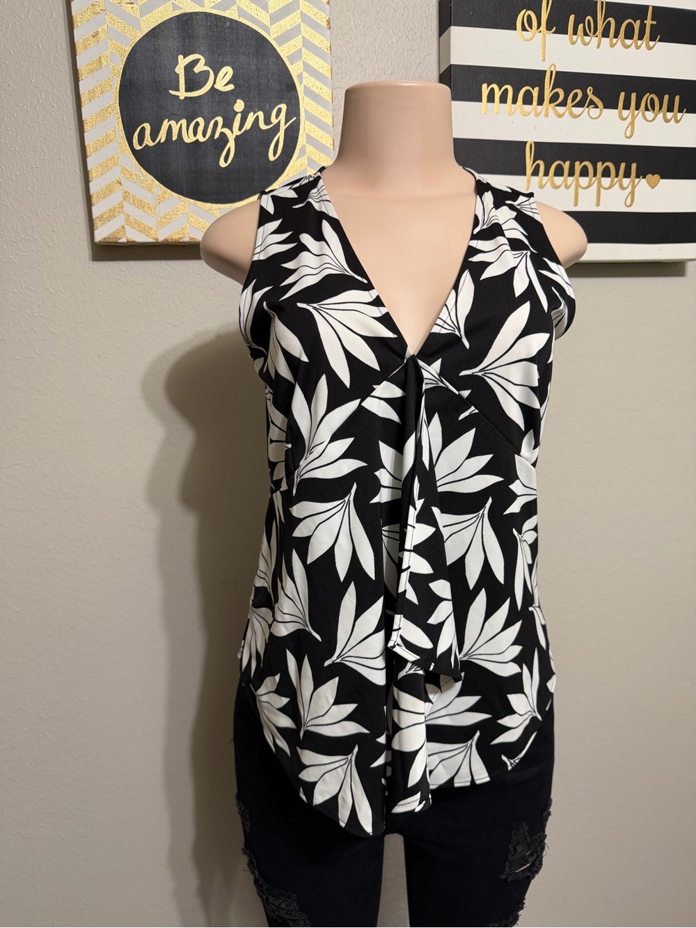 Ann Taylor Black & White Leaf-Print V-Neck Camisole